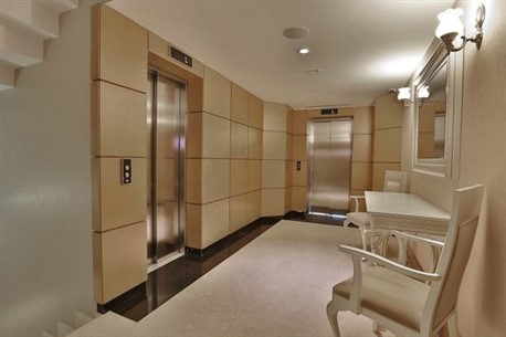 QUEEN OTEL - 18